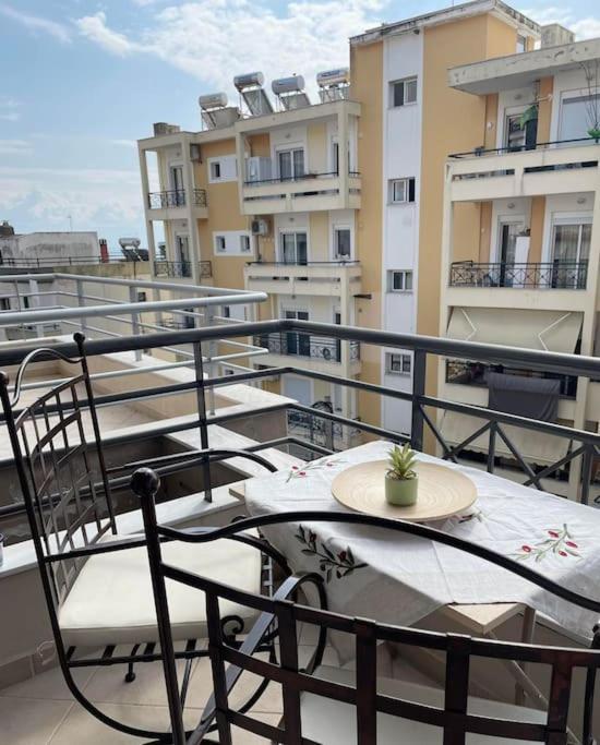 La Vie Est Belle Apartment Kavala Bagian luar foto